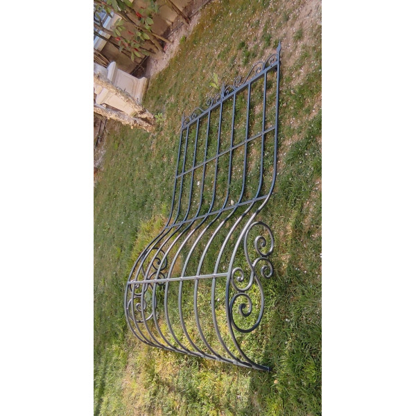 GRATA INFERRIATA in Ferro Battuto . Realizzazioni Personalizzate . Cod. 512