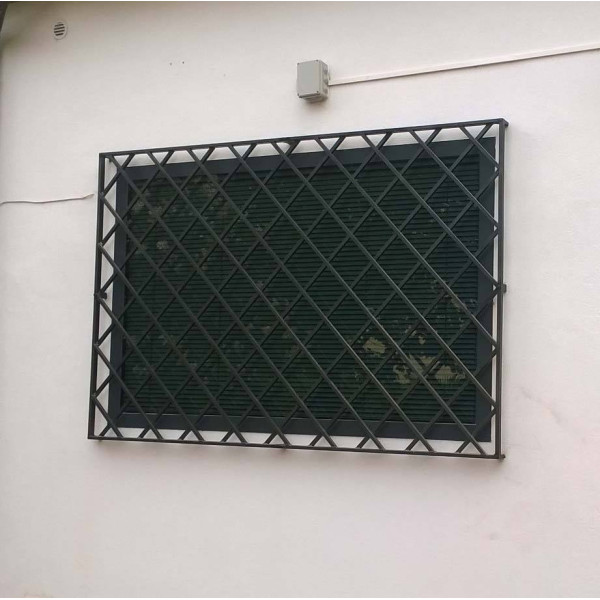 GRATA INFERRIATA in Ferro . Realizzazioni Personalizzate . Cod. 513