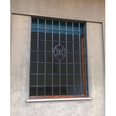 GRATA INFERRIATA in Ferro Battuto . Realizzazioni Personalizzate . Cod. 535
