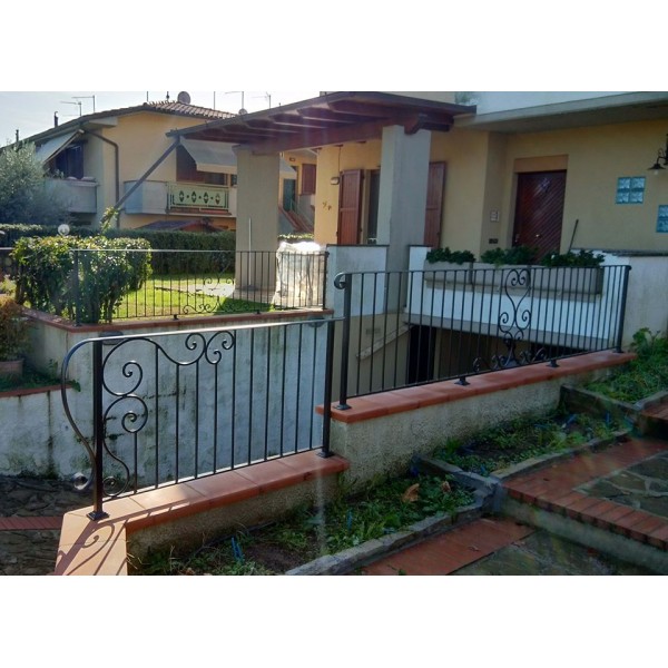 RINGHIERA Ferro Battuto . Realizzazioni Personalizzate . cod. 007 . Detrazioni fino al 50%.