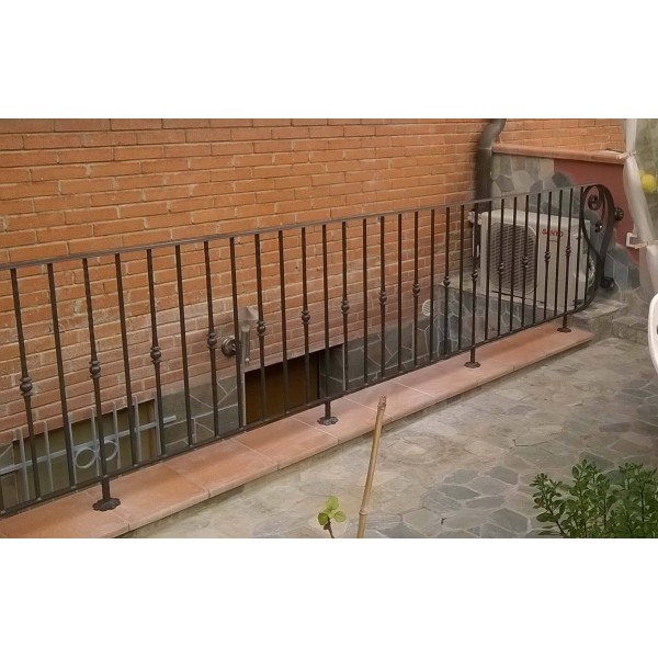 RINGHIERA Ferro Battuto . Realizzazioni Personalizzate . cod. 033 . Detrazioni fino al 50%
