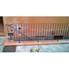 RINGHIERA in FERRO BATTUTO Personalizzata . Cod. 033