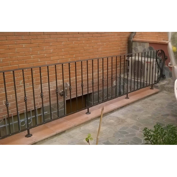 RINGHIERA in FERRO BATTUTO Personalizzata . Cod. 033