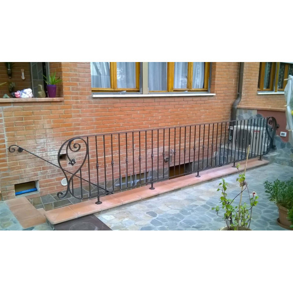 RINGHIERA in FERRO BATTUTO Personalizzata . Cod. 033