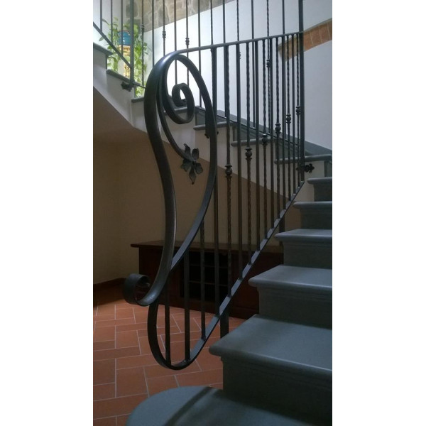 RINGHIERA in FERRO BATTUTO Personalizzata . Cod. 033