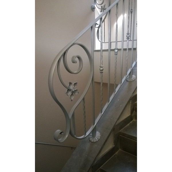 RINGHIERA in FERRO BATTUTO Personalizzata . Cod. 033