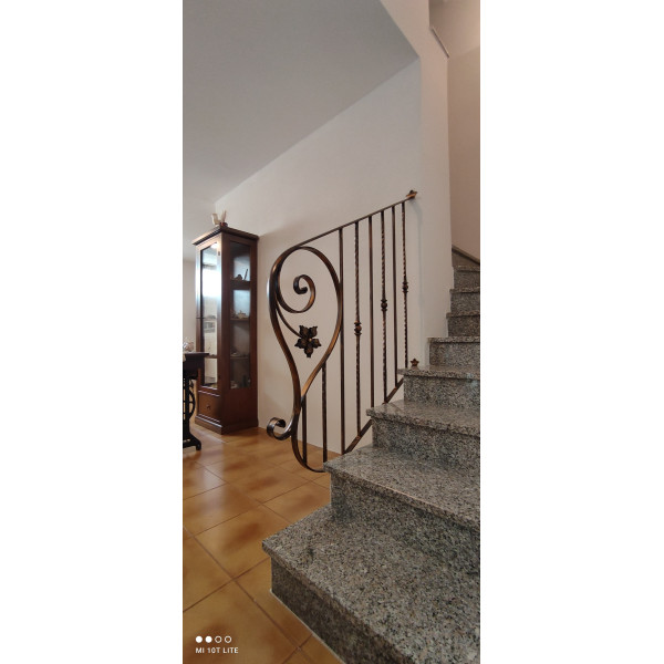 RINGHIERA in FERRO BATTUTO Personalizzata . Cod. 033 RINGHIERA in FERRO BATTUTO Personalizzata . Cod. 033