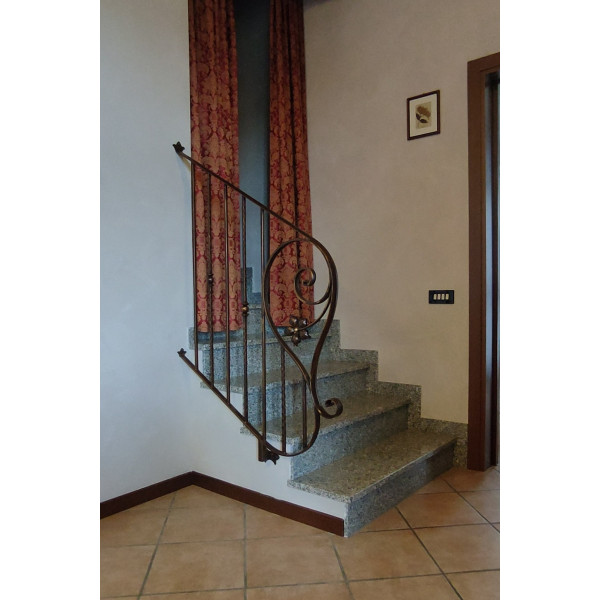 RINGHIERA in FERRO BATTUTO Personalizzata . Cod. 033 RINGHIERA in FERRO BATTUTO Personalizzata . Cod. 033