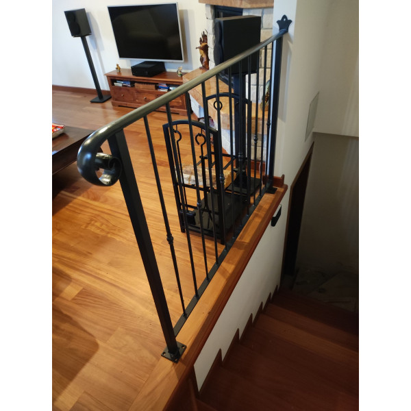 RINGHIERA in FERRO Personalizzata . Cod. 043