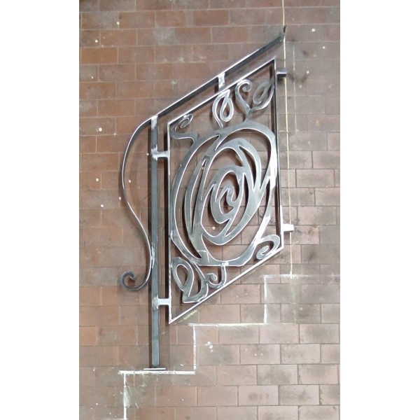 RINGHIERA in Ferro con disegno laser . Realizzazioni Personalizzate . cod. 1865 . Detrazioni fino al 50%.