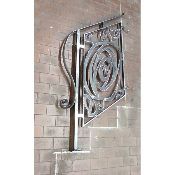 RINGHIERA in Ferro con disegno laser . Realizzazioni Personalizzate . cod. 1865 . Detrazioni fino al 50%.