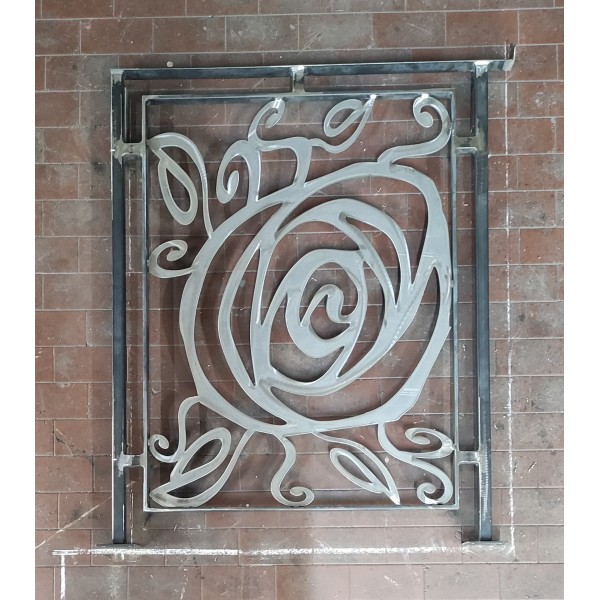 RINGHIERA in Ferro con disegno laser . Realizzazioni Personalizzate . cod. 1865 . Detrazioni fino al 50%.