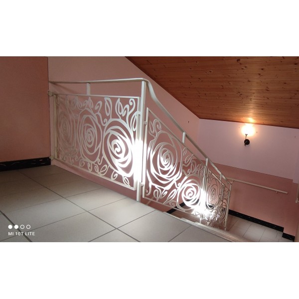RINGHIERA in Ferro con disegno laser . Realizzazioni Personalizzate . cod. 1865 . Detrazioni fino al 50%.