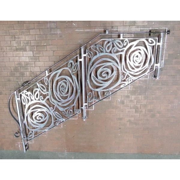 RINGHIERA in Ferro con disegno laser . Realizzazioni Personalizzate . cod. 1865 . Detrazioni fino al 50%.