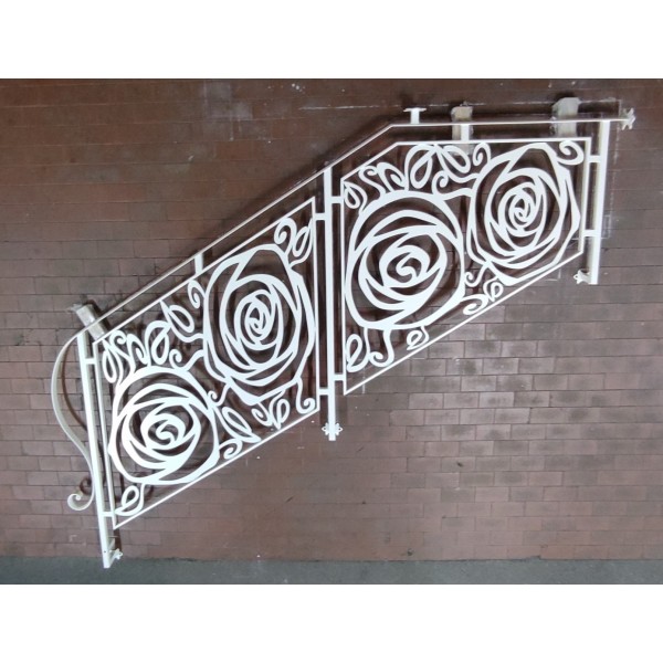 RINGHIERA in Ferro con disegno laser . Realizzazioni Personalizzate . cod. 1865 . Detrazioni fino al 50%.