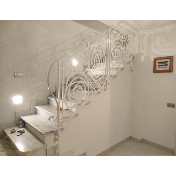 RINGHIERA in Ferro con disegno laser . Realizzazioni Personalizzate . cod. 1865 . Detrazioni fino al 50%.