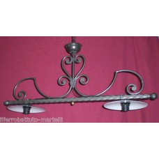 LAMPADARIO BILANCIA in Ferro Battuto . Dimensioni cm 95 x 50 circa . 2 Luci con Piatti . Colore Ferro . luce classica o domotica compatibile con Alexa e Google . 219