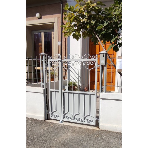 CANCELLO PEDONALE Ferro Battuto . Realizzazioni Personalizzate . cod. 049 . Detrazioni 50%