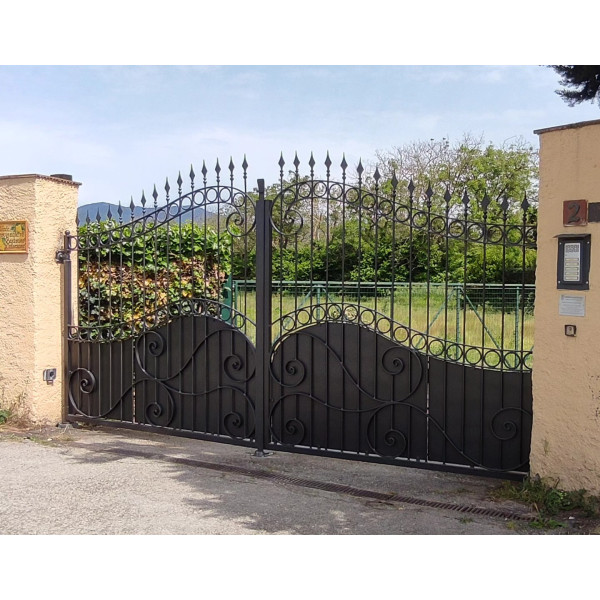 CANCELLO CARRABILE in Ferro Battuto . Realizzazioni Personalizzate . Cod. 050