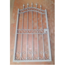 CANCELLO PEDONALE in Ferro Battuto . Realizzazioni Personalizzate . Cod. 066