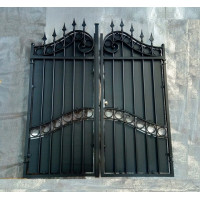 CANCELLO PEDONALE in Ferro Battuto . Realizzazioni Personalizzate . Cod. 083