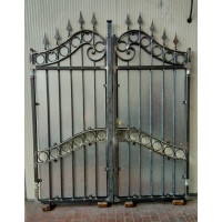 CANCELLO PEDONALE in Ferro Battuto . Realizzazioni Personalizzate . Cod. 083