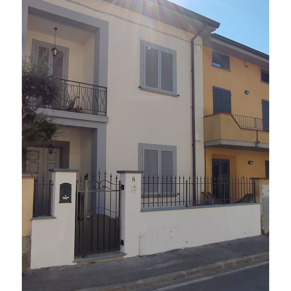 CANCELLO PEDONALE in Ferro Battuto . Realizzazioni Personalizzate . Cod. 083