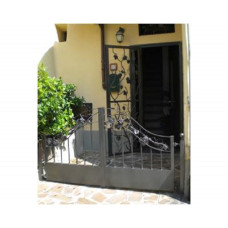 CANCELLO PEDONALE in Ferro Battuto . Realizzazioni Personalizzate . Cod. 087