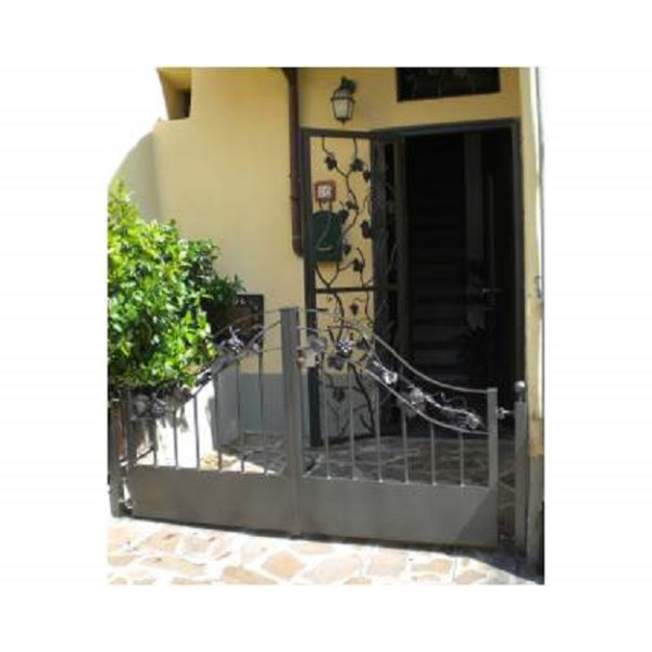 CANCELLO PEDONALE in Ferro Battuto . Realizzazioni Personalizzate . Cod. 087