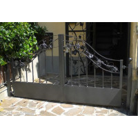 CANCELLO PEDONALE in Ferro Battuto . Realizzazioni Personalizzate . Cod. 087