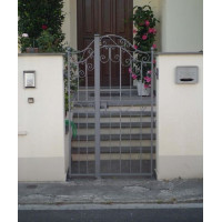 CANCELLO PEDONALE in Ferro Battuto . Realizzazioni Personalizzate . Cod. 095