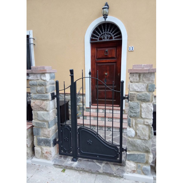 CANCELLO PEDONALE in Ferro Battuto . Realizzazioni Personalizzate . Cod. 1502