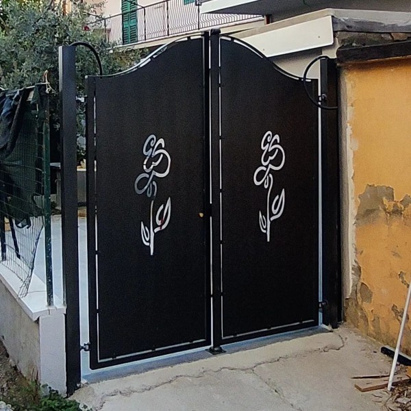 Pedestrian Gate in Iron Design with laser cutting . Personalised Executions.1507