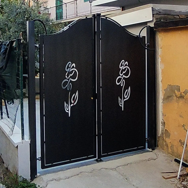 CANCELLO PEDONALE in Ferro con disegno Laser . Realizzazioni Personalizzate . Cod. 1507