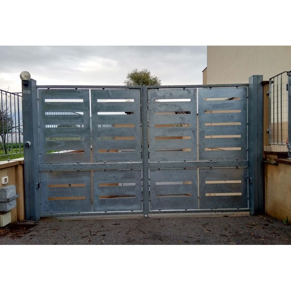 Driveway Gate in Iron Design with laser cutting . Personalised Executions. 1510