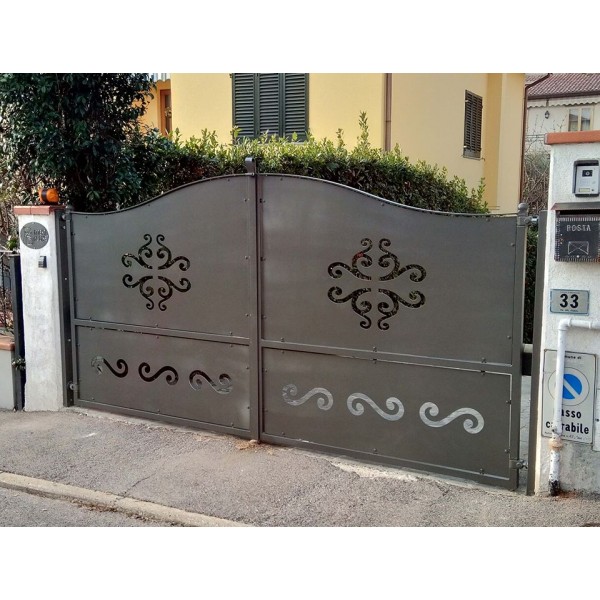 Driveway Gate in Iron Design with laser cutting . Personalised Executions. 1511