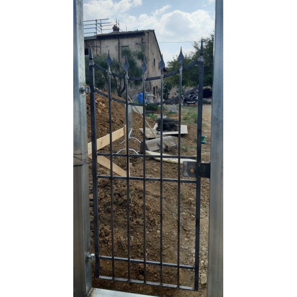 CANCELLO PEDONALE in Ferro . Realizzazioni Personalizzate . Cod. 1525
