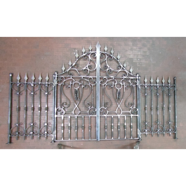 CANCELLO CARRABILE in Ferro Battuto . Realizzazioni Personalizzate . Cod. 1528