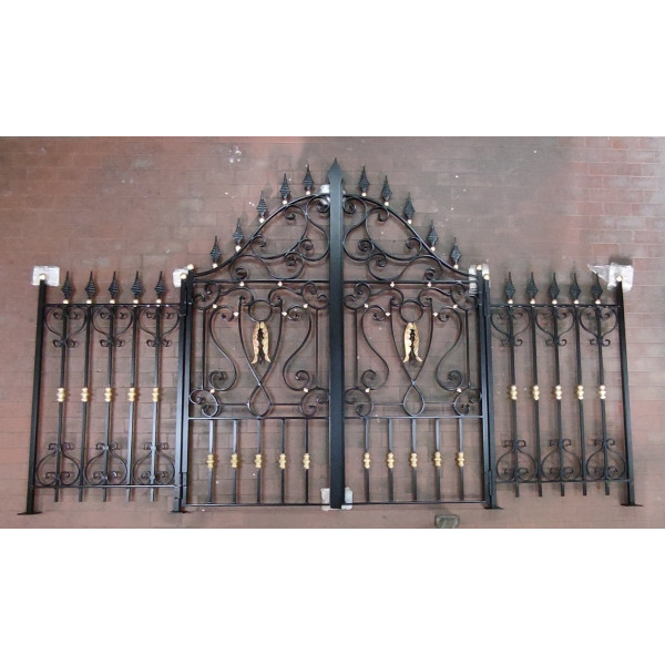 CANCELLO CARRABILE in Ferro Battuto . Realizzazioni Personalizzate . Cod. 1528