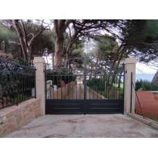 Wrought Iron Driveway Gate. Personalised Executions. 1536