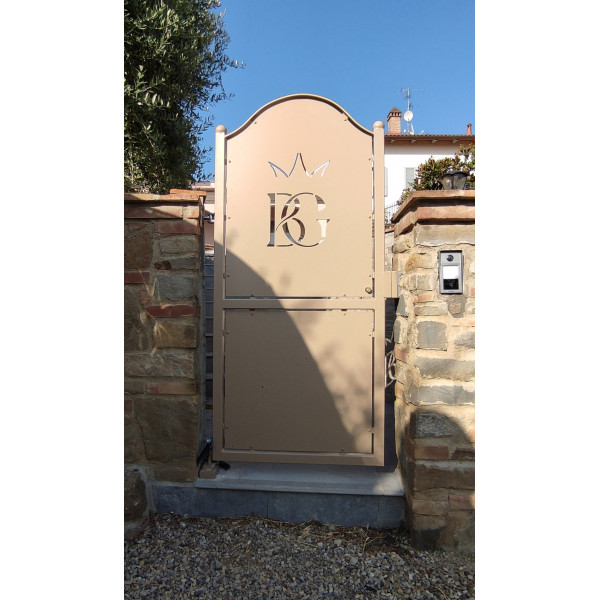 CANCELLO PEDONALE in Ferro con disegno Laser . Realizzazioni Personalizzate . Cod. 1545