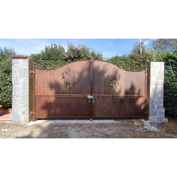 CANCELLO CARRABILE in Ferro con disegno Laser . Realizzazioni Personalizzate . Cod. 1546