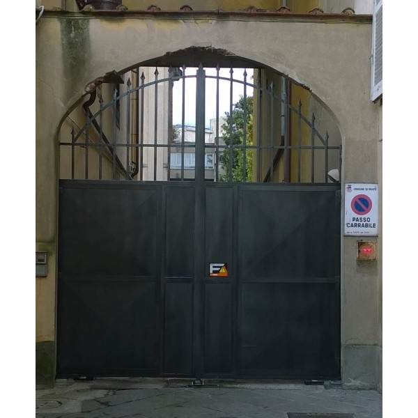 Wrought Iron Driveway Gate. Personalised Executions. 187