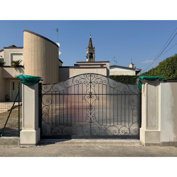 CANCELLO CARRABILE in Ferro Battuto . Realizzazioni Personalizzate . Cod. 2101