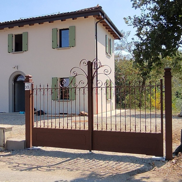 CANCELLO CARRABILE in Ferro Battuto . Realizzazioni Personalizzate . Cod. 2106