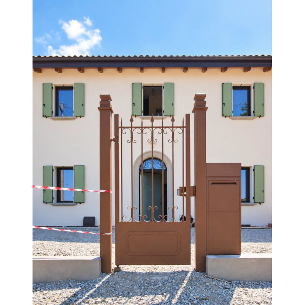 CANCELLO PEDONALE in Ferro Battuto . Realizzazioni Personalizzate . Cod. 2107