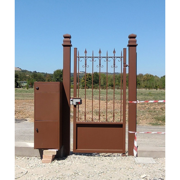 CANCELLO PEDONALE in Ferro Battuto . Realizzazioni Personalizzate . Cod. 2107