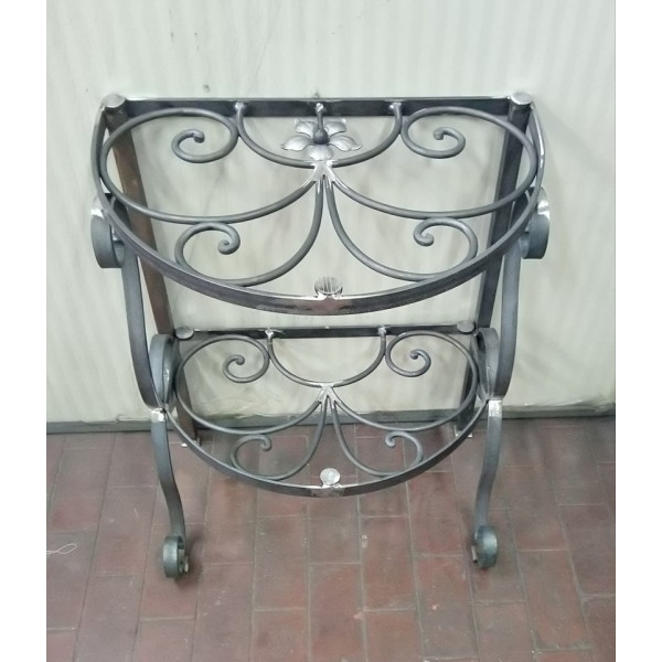 COMODINO in FERRO BATTUTO . Realizzazioni Personalizzate . 1251 COMODINO in FERRO BATTUTO . Realizzazioni Personalizzate . 1251