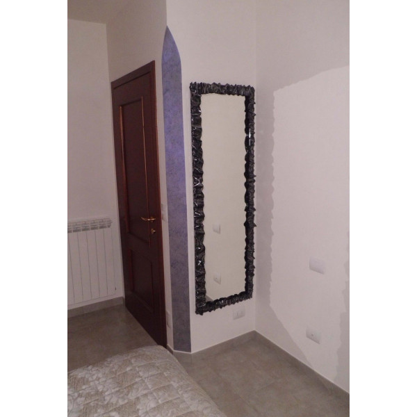 CORNICE design FERRO BATTUTO per Specchio o Foto con o senza LED . Realizzazioni Personalizzate . 850