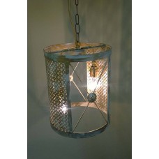 LAMPADARIO in Ferro . Dimensioni cm 28 x 50 circa . Colore Avorio Oro . 1050